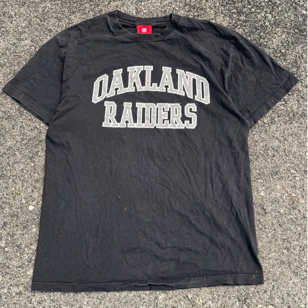 VTG NFL Oakland Raiders Graphic T-Shirt Mens Large Black Silver Spellout Look‎